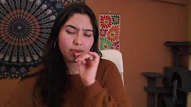 Snapshot of IntimateTales chatting on December 20, 10:43 pm IntimateTales online show from December 20, 10:43 pm