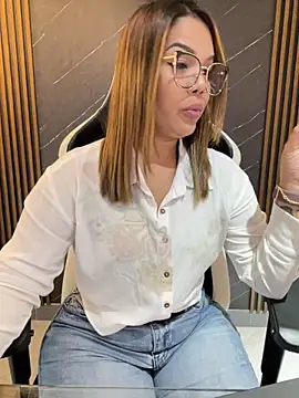 KellyBrooklyn  online show from December 22, 5:10 pm