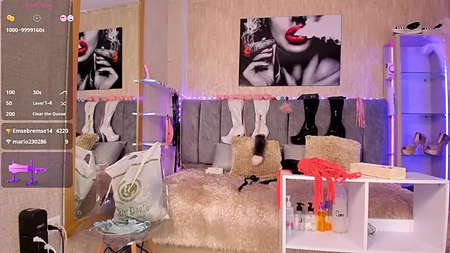 Snapshot of deepthroatlatina chatting on December 14, 8:23 am deepthroatlatina online show from December 14, 8:23 am