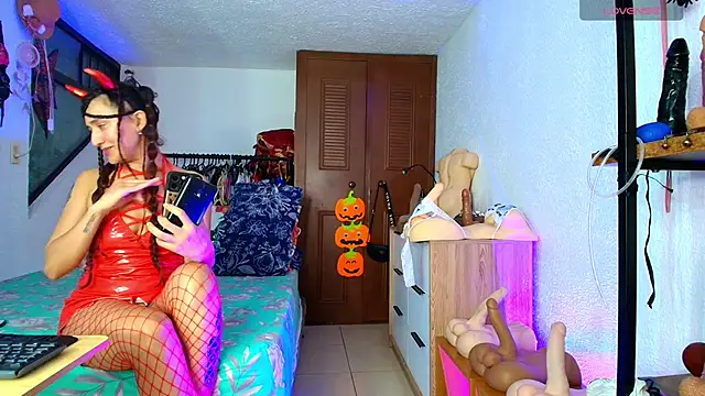 Snapshot of deepthroatlatina chatting on October 8, 3:04 am deepthroatlatina online show from October 8, 3:04 am