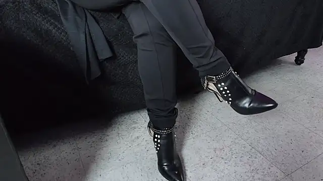  Jade 16 online show from December 17, 12:00 pm