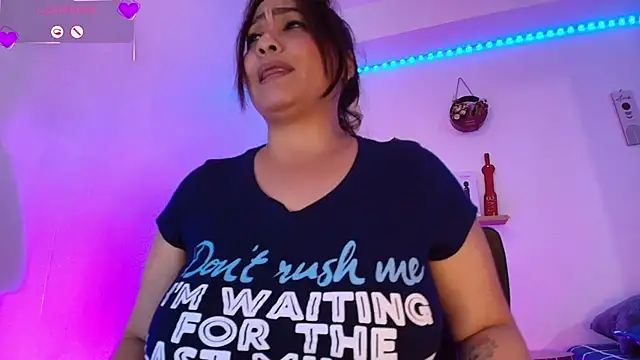 Snapshot of JuliRamirez chatting on December 5, 11:18 pm JuliRamirez online show from December 5, 11:18 pm