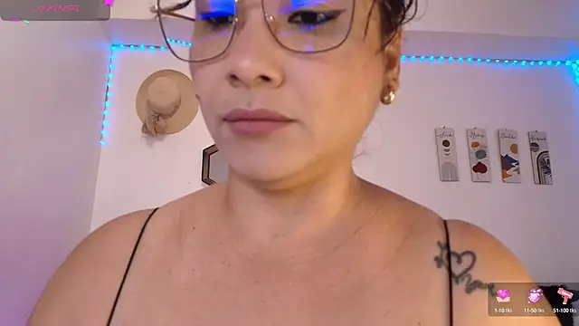 Snapshot of JuliRamirez chatting on February 27, 6:31 pm JuliRamirez online show from February 27, 6:31 pm
