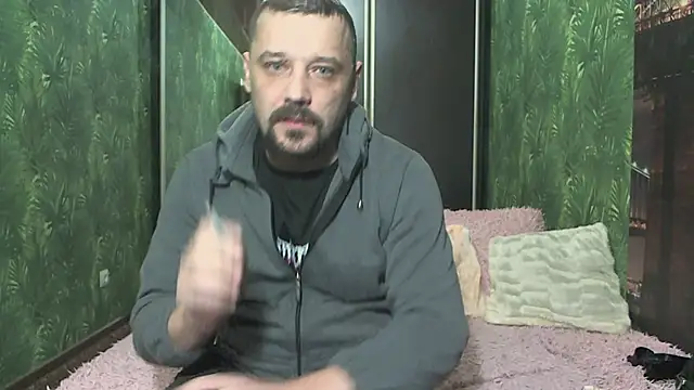 Snapshot of DanielOhCool chatting on December 16, 9:24 am DanielOhCool online show from December 16, 9:24 am