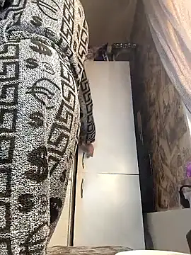 DanielOhCool online show from April 8, 6:24 am