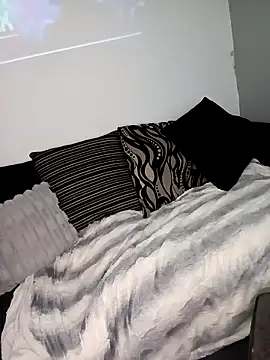 Snapshot of Leanne43 chatting on February 25, 8:07 pm Leanne43 online show from February 25, 8:07 pm