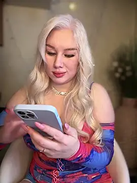 LaraHollywood online show from October 4, 6:11 am