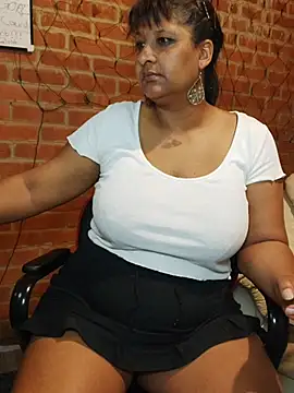 Snapshot of Lilybanx chatting on July 7, 10:30 am Lilybanx online show from July 7, 10:30 am