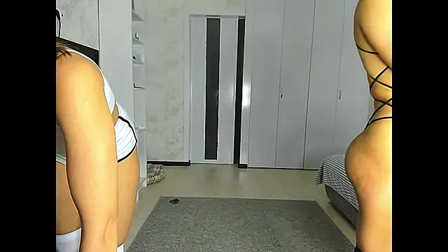 Snapshot of sweeetgirls2021 chatting on January 14, 3:22 am sweeetgirls2021 online show from January 14, 3:22 am