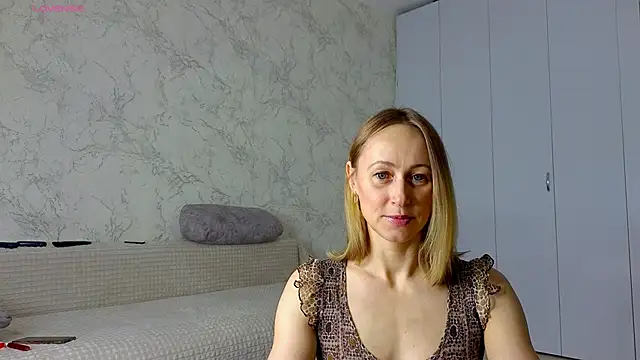 sweeetgirls2021 online show from March 27, 2:50 am