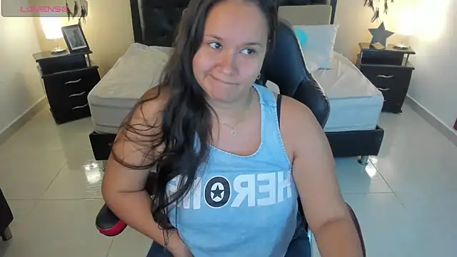 Snapshot of emily_lovexx chatting on September 9, 8:19 pm emily lovexx online show from September 9, 8:19 pm