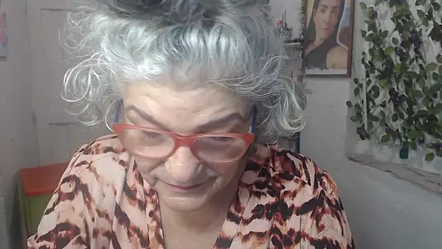 FunnyGrandma online show from October 16, 6:53 pm