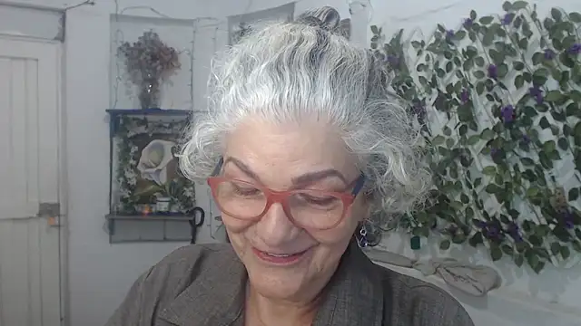 FunnyGrandma online show from November 9, 11:47 pm