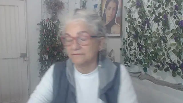 FunnyGrandma online show from November 16, 4:29 am