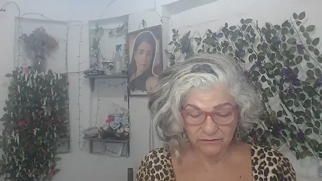FunnyGrandma online show from November 19, 2:33 am