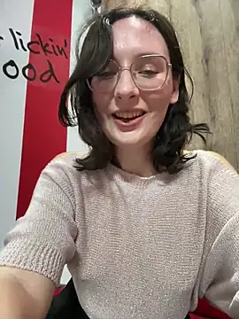 Snapshot of The_Snowwhitee chatting on March 3, 6:36 pm The Snowwhitee online show from March 3, 6:36 pm