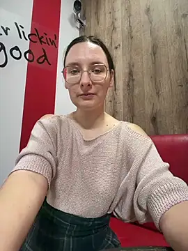 Snapshot of The_Snowwhitee chatting on March 8, 9:13 am The Snowwhitee online show from March 8, 9:13 am