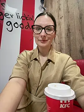 Snapshot of The_Snowwhitee chatting on March 20, 9:08 pm The Snowwhitee online show from March 20, 9:08 pm
