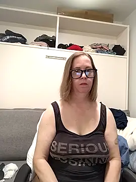 Snapshot of SweetandNaughty1 chatting on June 16, 9:28 pm SweetandNaughty1 online show from June 16, 9:28 pm