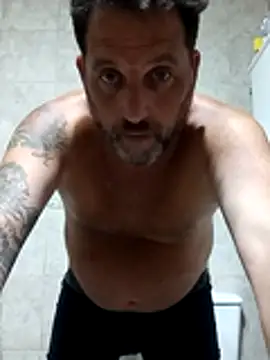 Snapshot of Reload_033 chatting on March 5, 4:41 am Reload 033 online show from March 5, 4:41 am