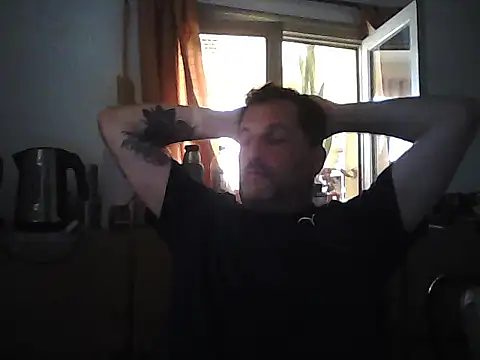Snapshot of Reload_033 chatting on April 20, 6:31 pm Reload 033 online show from April 20, 6:31 pm