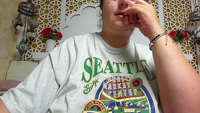 AleshaArabian online show from September 18, 2:35 am