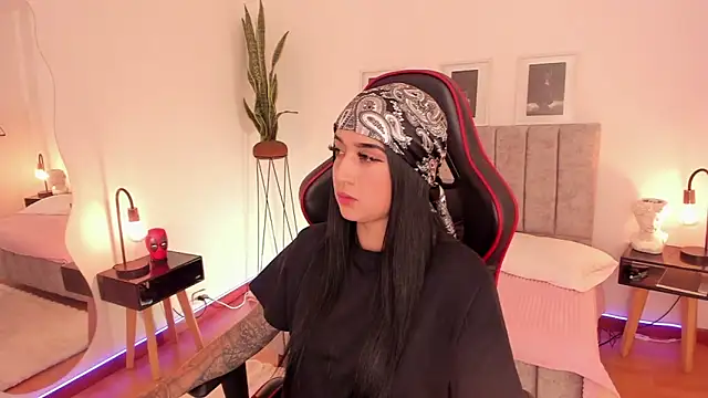 EmmyEvans1 online show from January 24, 7:39 pm