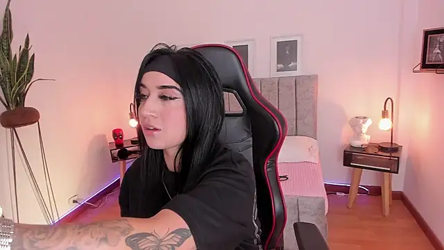 EmmyEvans1 online show from January 27, 7:46 pm