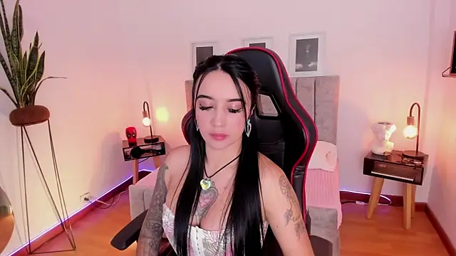 EmmyEvans1 online show from January 28, 7:42 pm