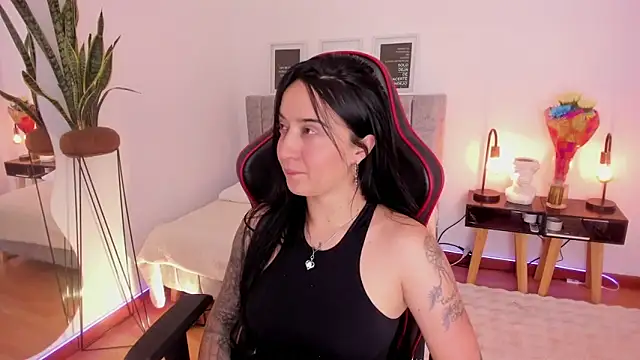 EmmyEvans1 online show from February 28, 7:46 pm