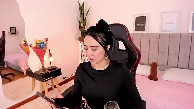 EmmyEvans1 online show from March 12, 1:58 am