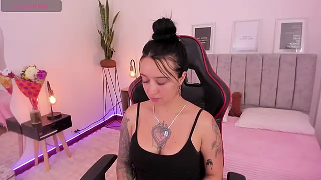 EmmyEvans1 online show from March 17, 7:37 pm