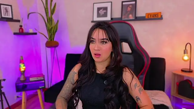 EmmyEvans1 online show from February 5, 7:40 pm