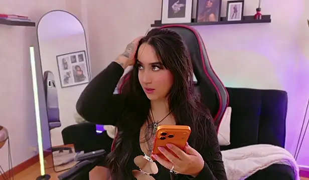 EmmyEvans1 online show from March 25, 7:31 pm