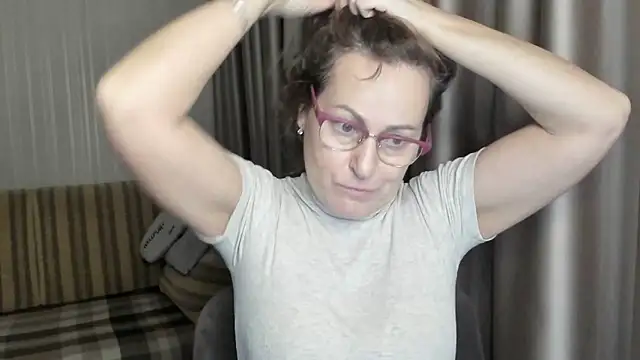 lauraoven online show from January 13, 6:59 pm