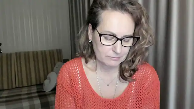 lauraoven online show from January 22, 5:28 pm