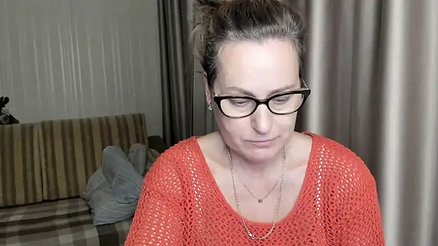 lauraoven online show from January 26, 6:16 pm