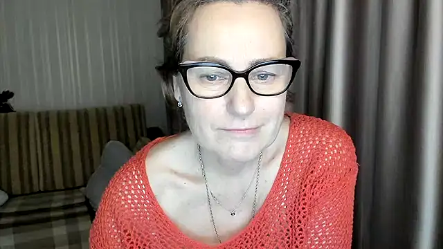 lauraoven online show from February 9, 6:47 pm