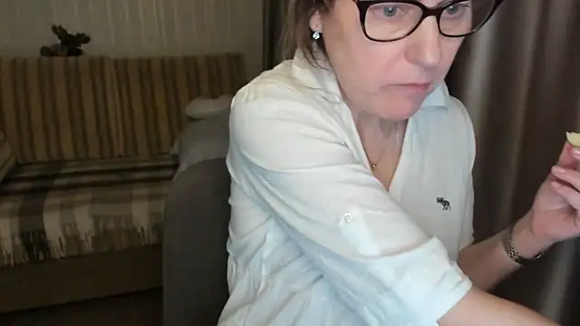 lauraoven online show from March 4, 4:09 pm