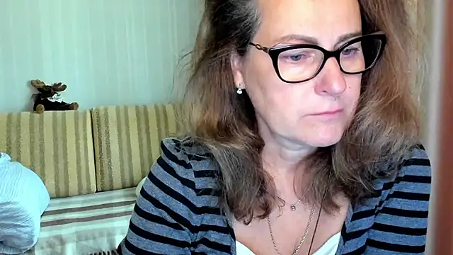 lauraoven online show from September 30, 7:02 am