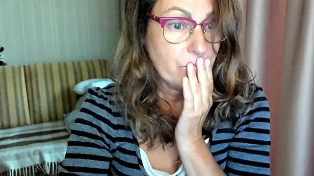 lauraoven online show from October 2, 9:16 am