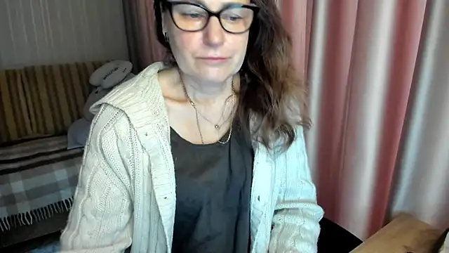 lauraoven online show from February 12, 7:47 am