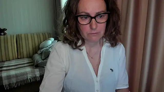 lauraoven online show from May 22, 8:10 am