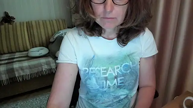 lauraoven online show from May 26, 2:46 pm