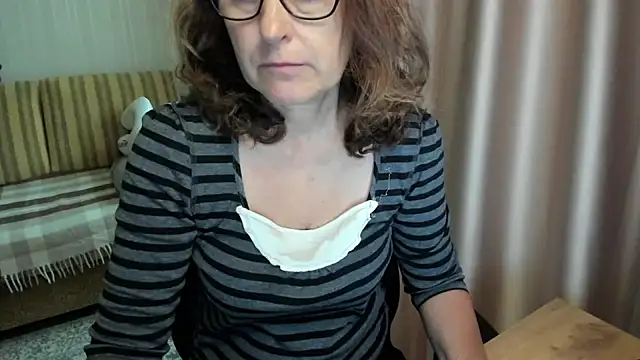 Snapshot of lauraoven chatting on June 18, 10:41 am lauraoven online show from June 18, 10:41 am
