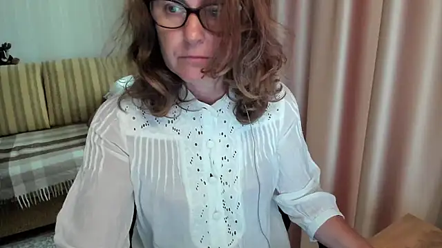 Snapshot of lauraoven chatting on July 3, 9:59 am lauraoven online show from July 3, 9:59 am