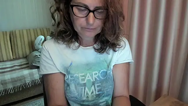 Snapshot of lauraoven chatting on July 14, 8:52 am lauraoven online show from July 14, 8:52 am