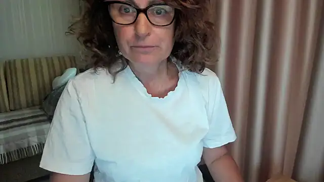 Snapshot of lauraoven chatting on July 21, 11:56 am lauraoven online show from July 21, 11:56 am