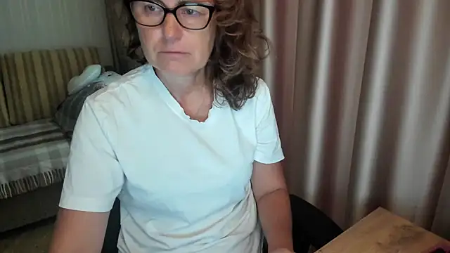 Snapshot of lauraoven chatting on July 22, 1:58 pm lauraoven online show from July 22, 1:58 pm