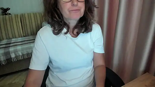 Snapshot of lauraoven chatting on July 23, 1:42 pm lauraoven online show from July 23, 1:42 pm